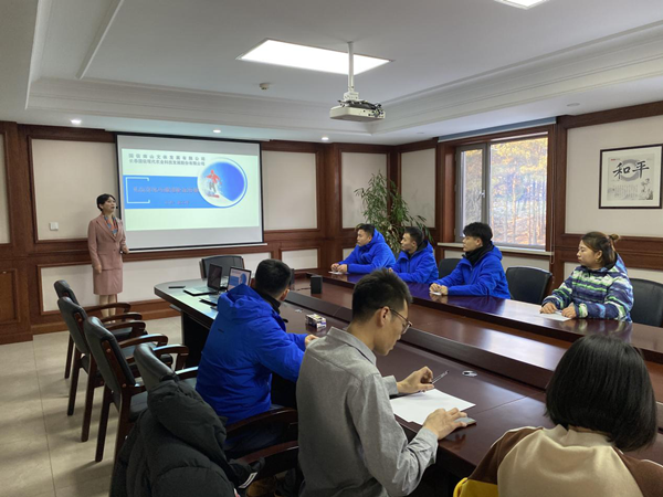 20.南山文体公司举行礼仪培训活动_副本.png