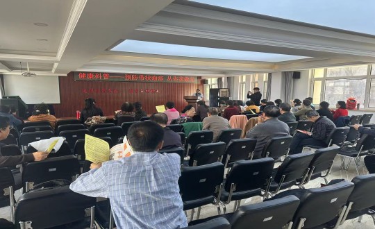 32.医疗公司走进社区举行疫苗康健科普活动_副本.jpg