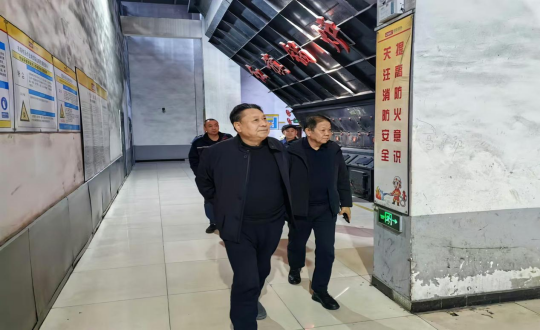 2024年11月18日，，，，，集团副董事马秉臣深入供热总公司一线举行事情走访_副本.png