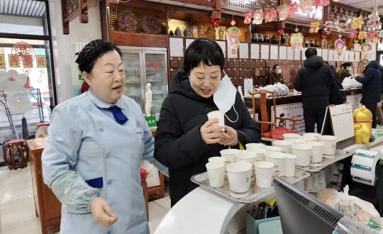 14.药业公司“欢喜闹元宵，，，，康健走百病”惠民活动现场_副本.jpg